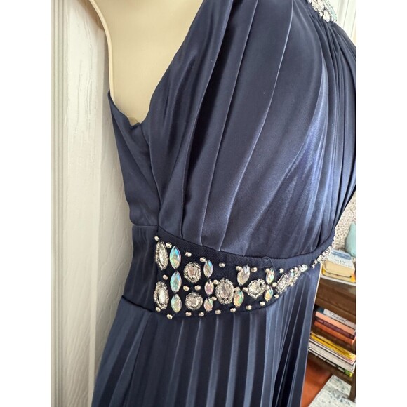 Sequin Hearts Navy Formal Prom Dress Sz 5 Beaded Halter Flowing Silky Gown NWT - Picture 16 of 16